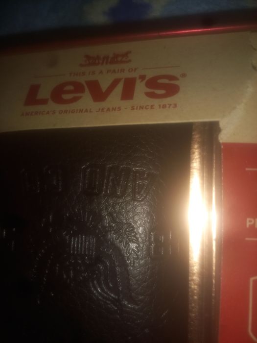 Мужской кочелотLevi^s 800гнр кожанный!