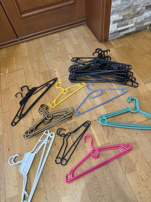 Zestaw 33 sztuk wieszakow ikea na ubrania dzieciece rozowe ikea