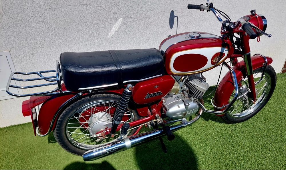 Motorizada Casal 301M restaurada