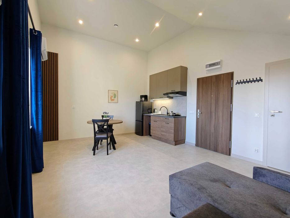 Nowe, wysokie studio 27 m² | Klimatyzacja | Parking | Wi-Fi |