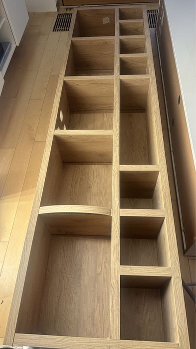 Nowoczesny regał do salonu