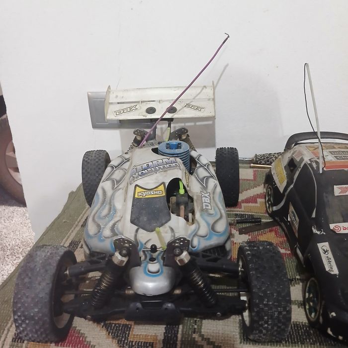 2 carrros a gasolina troco por rc 1/10 ou 1/24 e 1/18