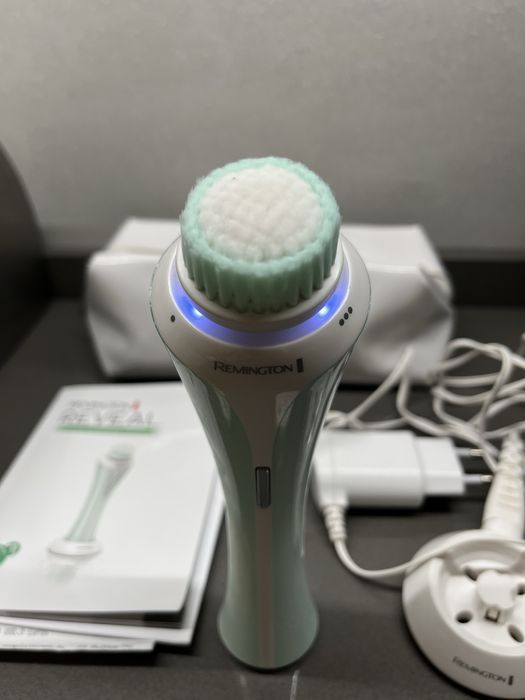 Escova de limpeza facial elétrica Remington