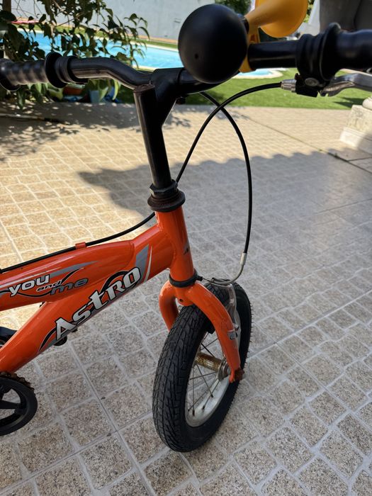 Bicicleta com rodinhas e buzina
