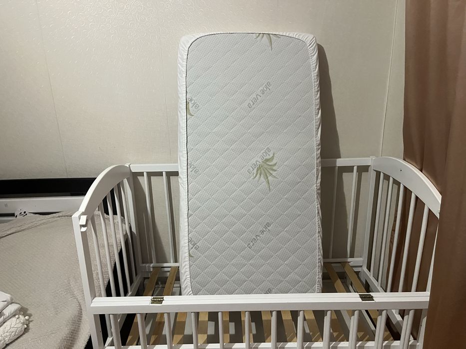 Дитяче ліжечко з маятниковим механізмом+матрасик з наматрасником