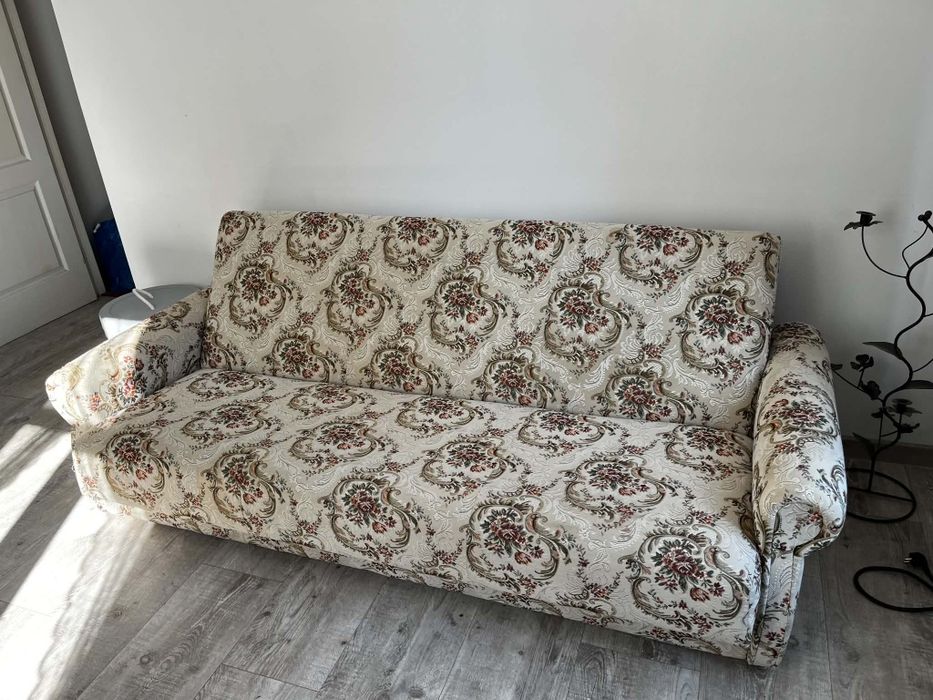 Sofa (Wersalka) z nowym odbiciem.