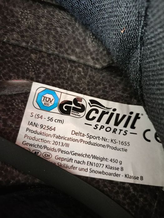 Narty i kask dziecięcy