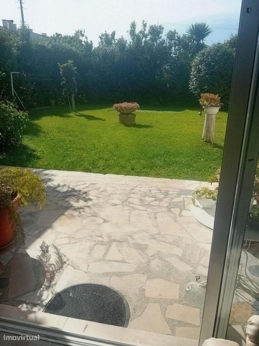 Quarto - localizado em Oliveira do Douro Porto