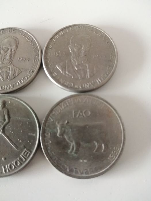 Selling a lot of 21 coins of 5 escudos (shipping included)