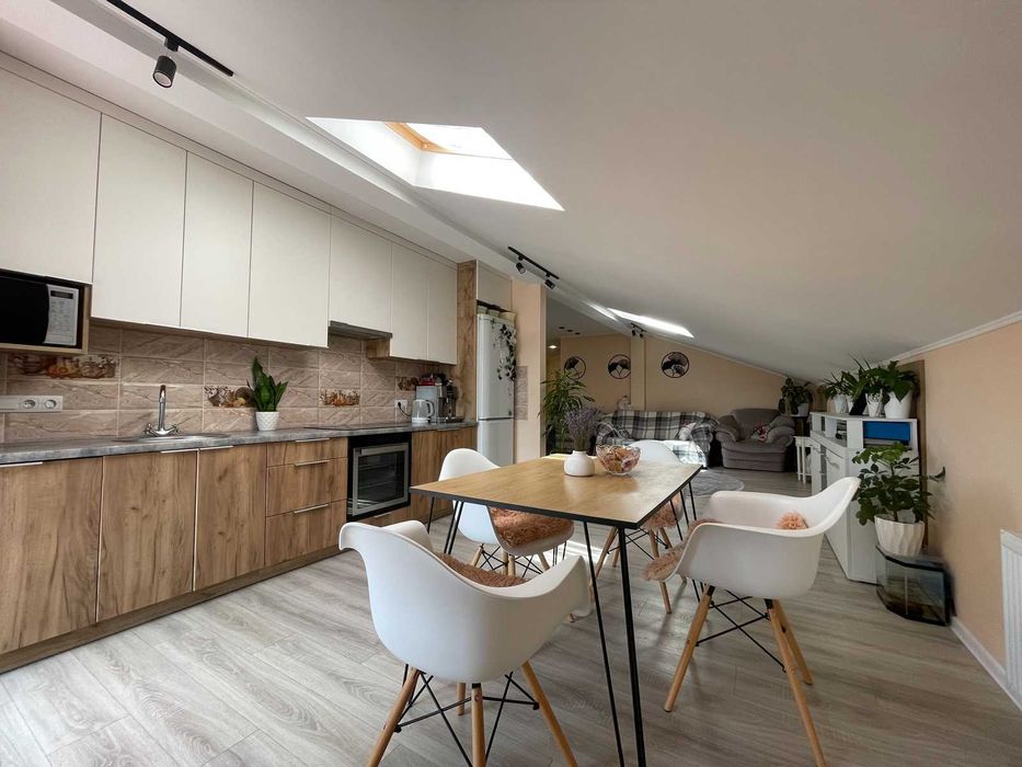 Продаж просторої 3 кімнатної квартири, мікрорайон Озерна (Агора)