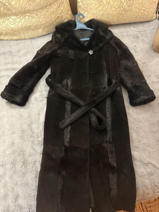 Продам шубу з нутрії (стрижена)