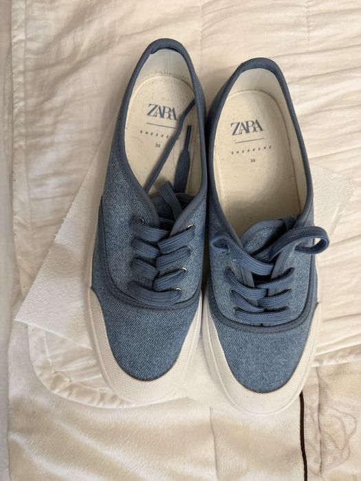 Взуття жіноче та чоловіче