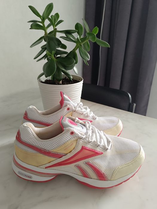 Продам кросівки NIKE жіночі