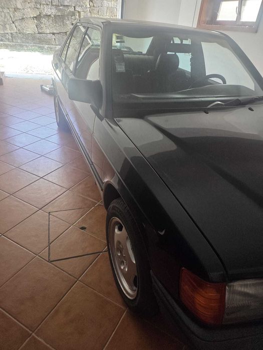 Mercedes 190 E.