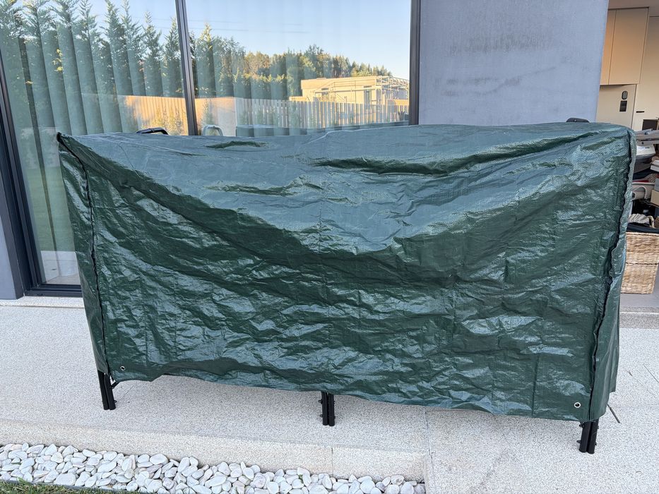 Suporte para lenha com cobertura