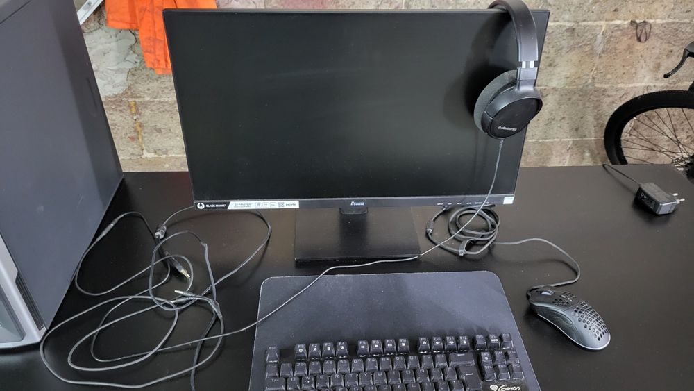 Sprzedam komputer + to co na zdjeciu