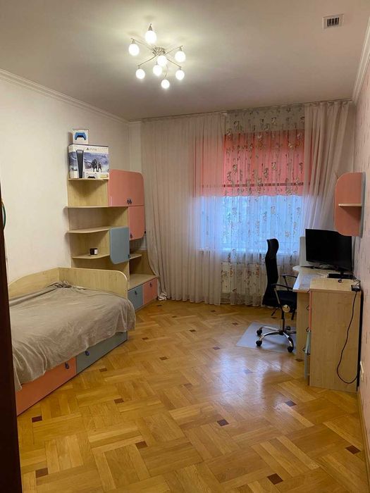 Продам 4-х комн. квартиру в центре, элитном доме  (с хорошим ремонтом)