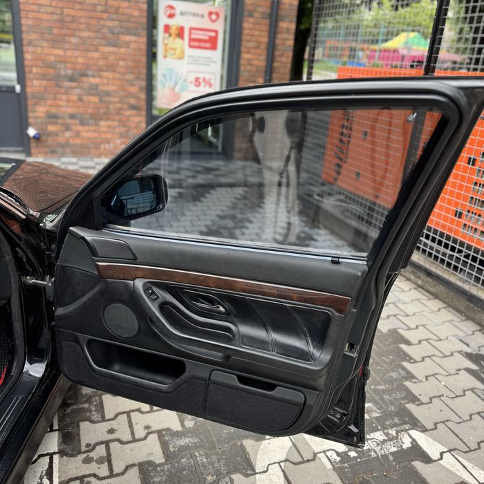 BMW e38 1994 3.0 m60