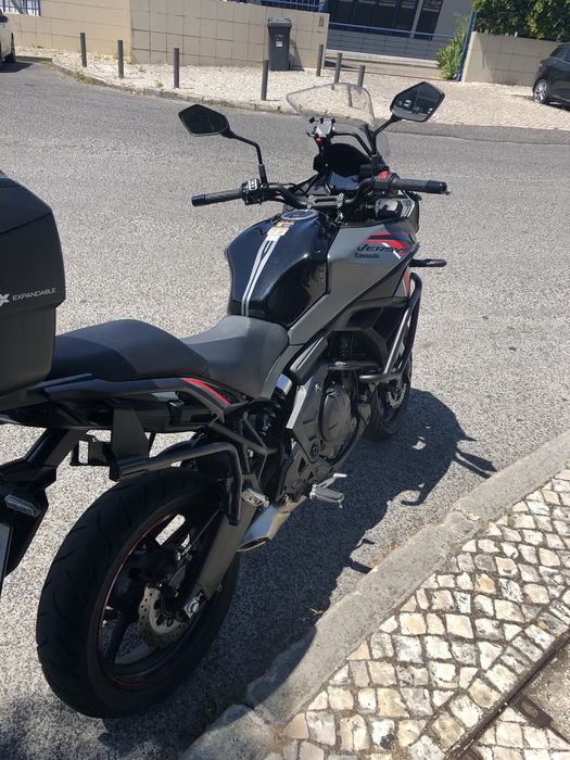 Kawasaki versys 650 cc de 11/2024 com 9 mil km