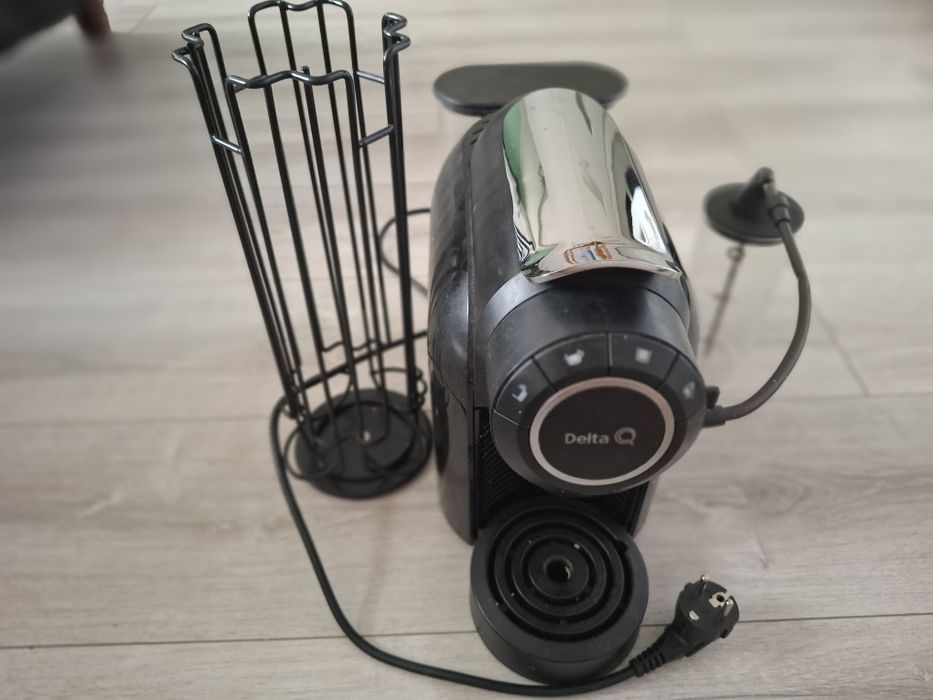 Ekspres kapsułkowy DELTA Q Mini QOOL + stojak na kapsułki