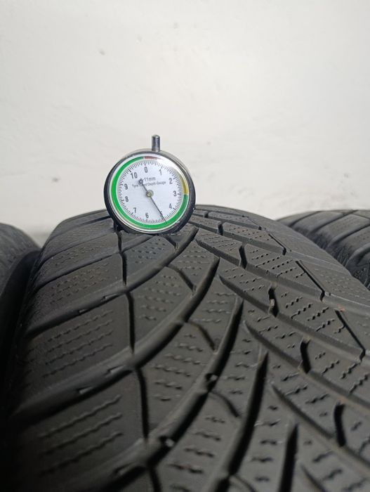 Шини резина 215*65 R17 Semperit