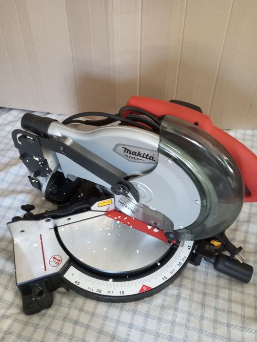Макіта торцова пила 255 мм.
