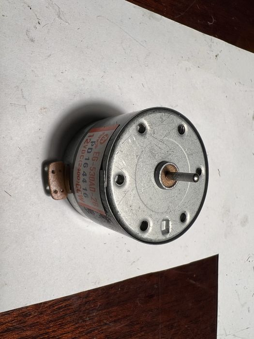 Мотор для касетной деки.12v 2400об/м.