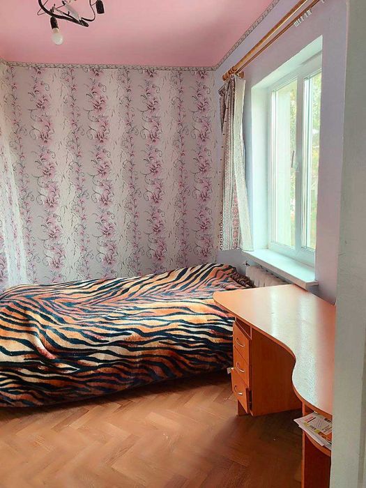 Продам теплий будинок зі зручностями в Дергачах.