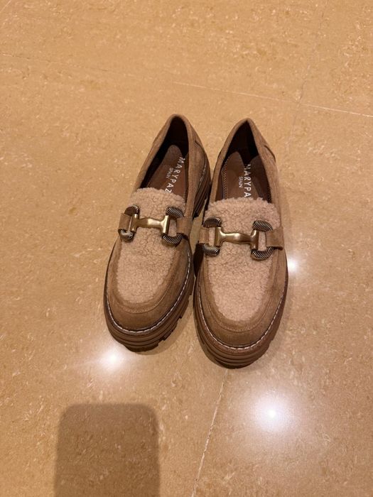 Sapatos mocassins de camurça