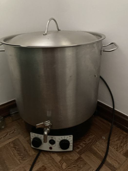 Panela elétrica para esterilizar frascos .