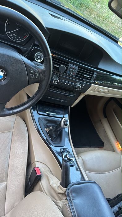 BMW E90 318D 2011