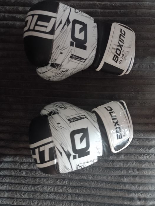 bandaże i renkawiczki boxerske  (w sklepie wszako 185zl) nie urzywane