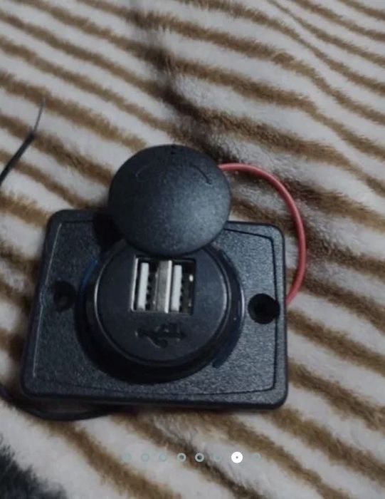 Hакладна USB розетка  з кришкою
12-24В, 2 USB, 3.1А