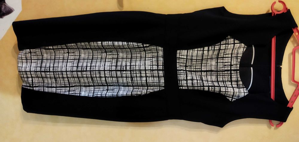 Na wizytę  Sukienka Atmosphere   Rozmiar UK 14  czarna  plus biała