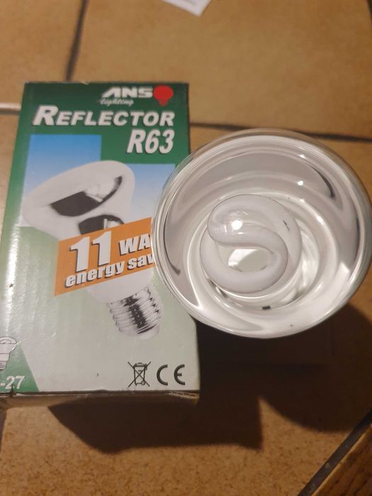 Żarowka reflektor energooszczędna.