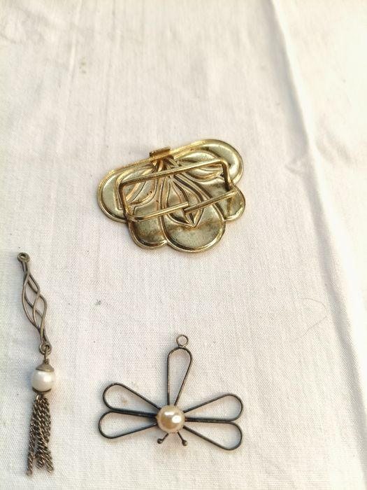 Stare zawieszki i klamra PRL