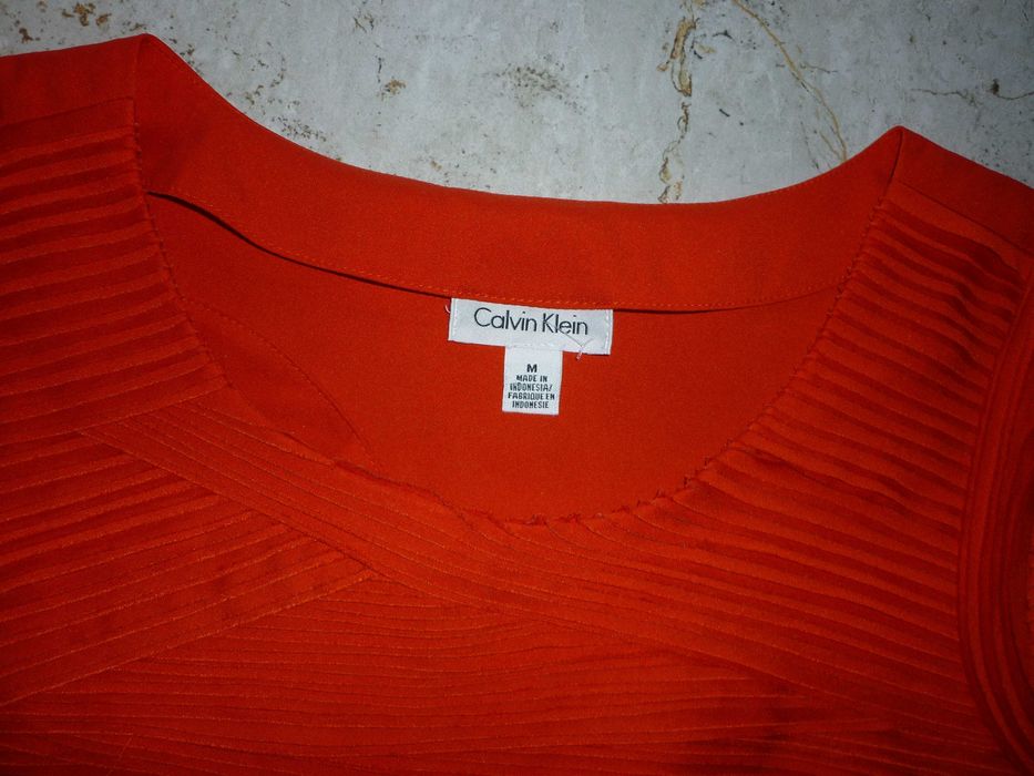 Calvin Klein bluzka z ładnymi drapowaniami