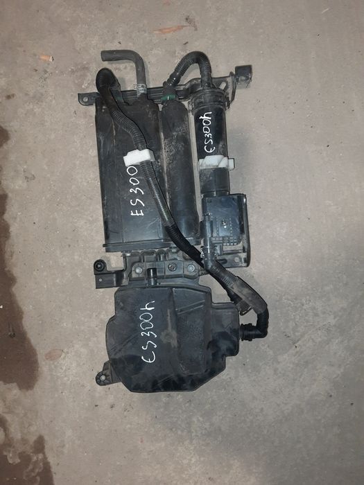 Lexus ES300h абсорбер паров топлива карбонканистра