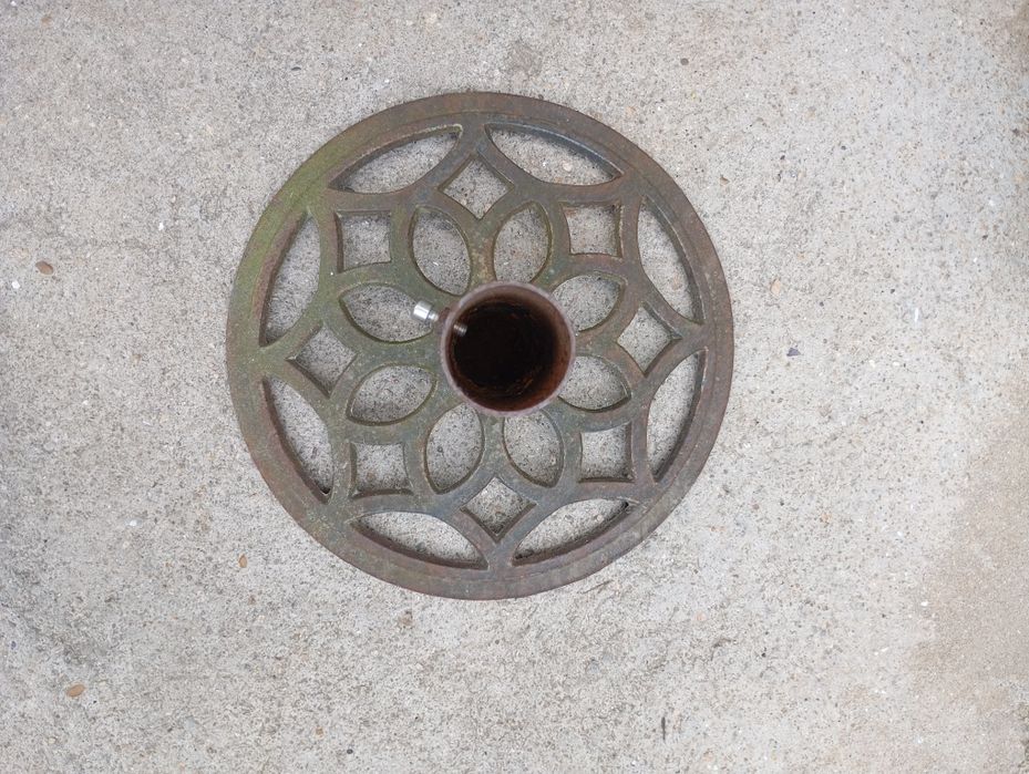 Base em ferro para guarda sol