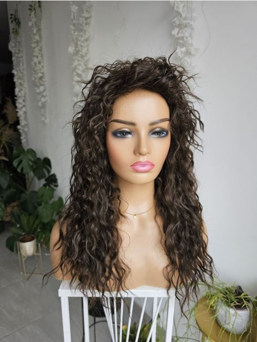 Peruka Frida brąz lekka peruka fale afroloki naturlany efekt brąz