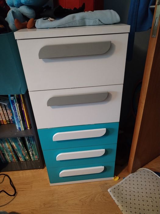 Cómoda criança azul