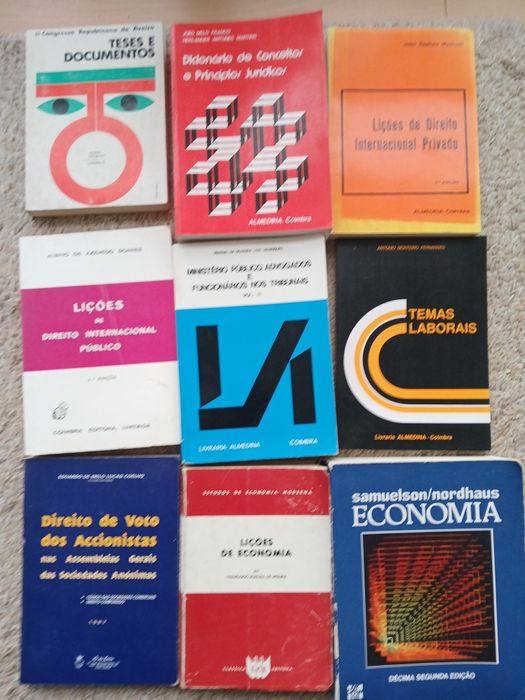 Lote de livros de direito