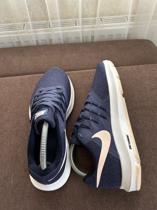 жіночі кросівки модель Nike Run Swift