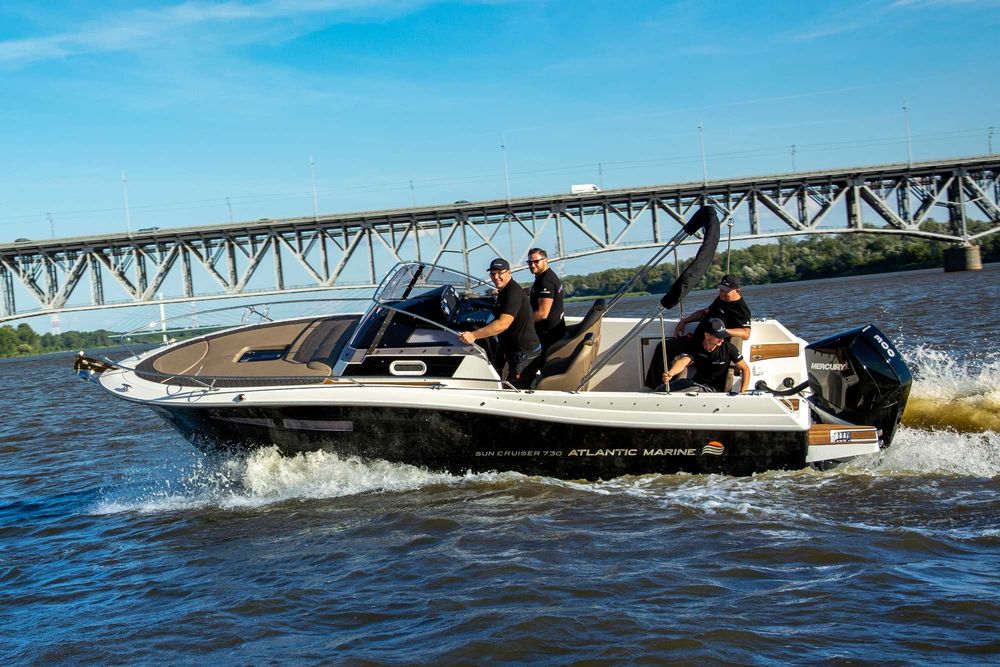 Nowa łódź motorowa Atlantic Marine 730 Sun Cruiser 9 osobowa 300 KM