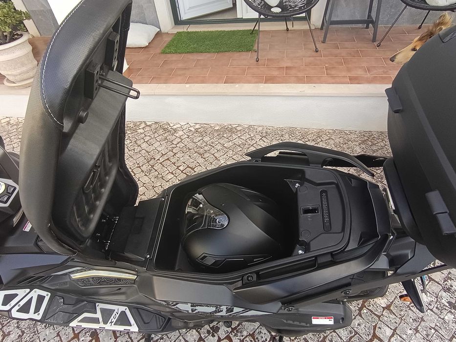 Maxi Scooter Keeway 300 XDV (Nova) com Top Case SHAD