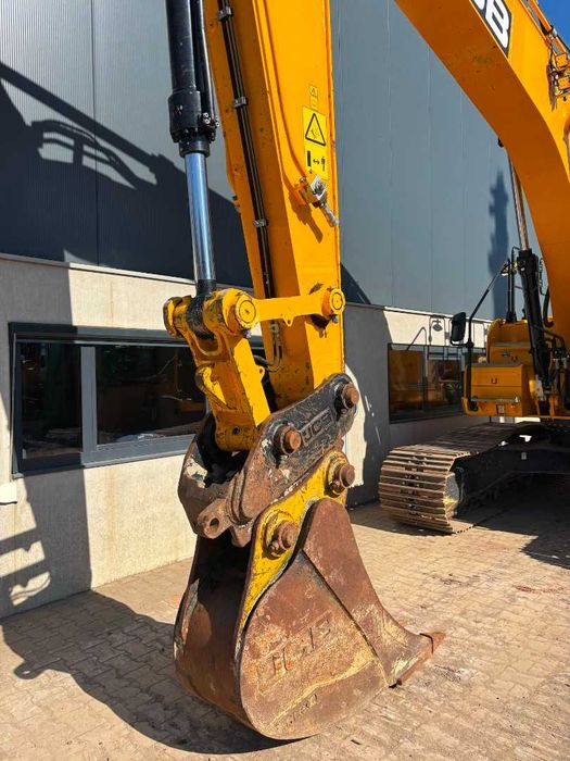 Гусеничний екскаватор JCB JS220 LC