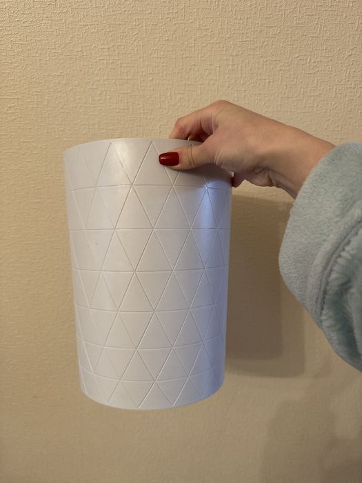 Смітник білого кольору