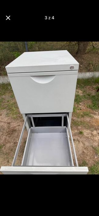 Sprzedam szafkę metalową bisley