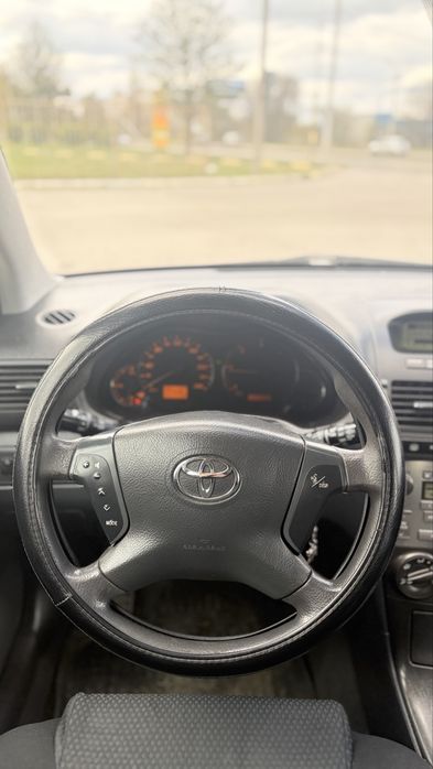Toyota Avensis 2.0 дизель в гарному стані