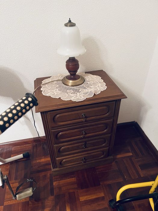 Conjunto comoda e duas mesas de cabeceira